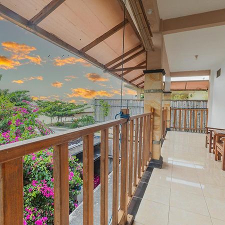Transit Inn Senggigi Mangsit Exterior foto